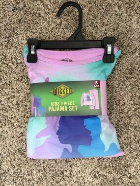 Girls fleece pajamas wicked nwt 6/6xPajama Set